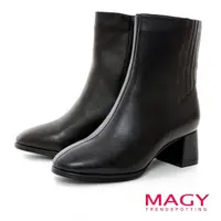 在飛比找momo購物網優惠-【MAGY】清新簡單素色真皮粗跟短靴(黑色)