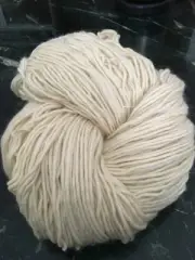 Chunky undyed thick wool yarn, bulky natural wool.Made In Italy.