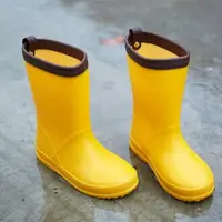 在飛比找樂天市場購物網優惠-兒童雨鞋超輕雨靴環保防滑水鞋男女童