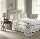 BEAUTIFUL XXXL COTTAGE WHITE GREEN BLUE YELLOW OVERSIZE SCALLOP BEDSPREAD QUILT