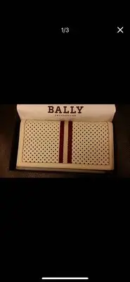 在飛比找Yahoo!奇摩拍賣優惠-BALLY (全新) 白紅長皮夾 售價:10000