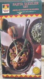 Mexican Fiesta FAJITA SIZZLER SET. Cast iron skillet/wicker trivet. NEW