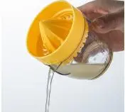 在飛比找樂天市場購物網優惠-手動榨汁機 榨汁器 壓汁器 手動檸檬榨汁器榨橙子果汁杯子旋轉