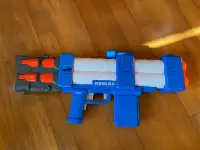 在飛比找Yahoo!奇摩拍賣優惠-NERF Roblox Arsena脈衝雷射射擊器 電動槍