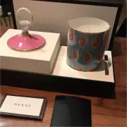 Gucci fragrance candle collection.Mini broche with motif in Richard Ginori