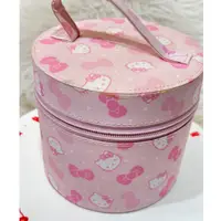 在飛比找蝦皮購物優惠-日本進口Hello Kitty粉紅色硬殼圓形筒化妝包滿999