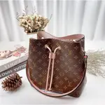 二手精品 LOUIS VUITTON NEONOE BUCKET BAG 玫瑰粉紅色 束口伸縮帶水桶包 M44022