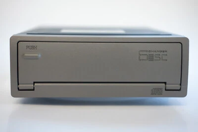 09379525 VINTAGE GMC 6-CD CHANGER BLAZER S10 JIMMY (MAGAZINE NOT INCLUDED)