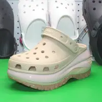 在飛比找蝦皮購物優惠-Crocs光輪洞洞鞋周雨彤同款厚底增高沙灘拖鞋女鞋戶外涼鞋|