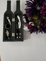 Wine bottle opener corkscrew
