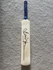 BRIAN LARA HAND SIGNED MINI CRICKET BAT WEST INDIES TEST CAPTAIN