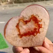 141g Natural beautiful heart-shapedagate crystal cave super large gem