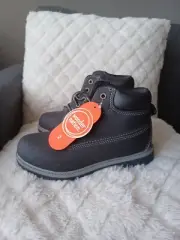 WONDER NATION BOYS BOOTS SIZE 2 COLOR BLACK NEW.