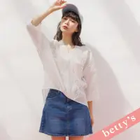 在飛比找momo購物網優惠-【betty’s 貝蒂思】夏日小開衩牛仔短裙(牛仔藍)