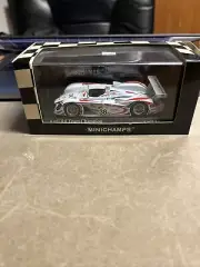 Minichamps Audi R8 Champion racing 2001 Petit Le Mans Car #38