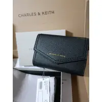 在飛比找蝦皮購物優惠-CHARLES & KEITH 小ck  掀蓋式短夾 信封式