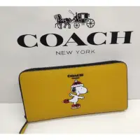 在飛比找蝦皮購物優惠-全新正品  Coach新款史努比聯名限定款女士拉鍊長夾