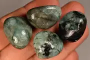 4 *EMERALD* TUMBLED STONES 44.1g Healing Crystals, Love Hope Prophecy Wisdom