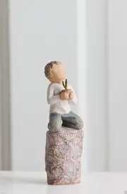 Willow Tree Figurine Something Special by Susan Lordi 27269