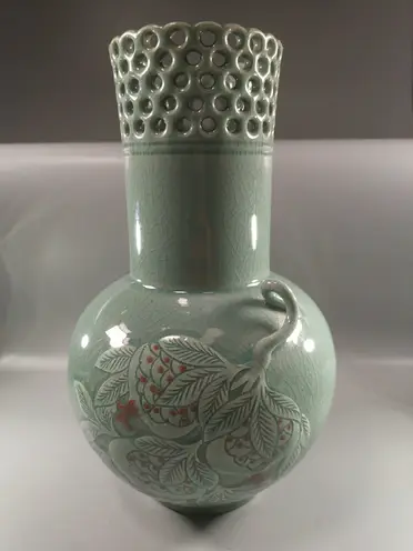 輕奢花瓶擺件纏技蓮浮雕真金描金賞瓶 aHR0cHM6Ly90c2hvcC5yMTBzLmNvbS