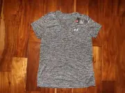 NWT Womens UNDER ARMOUR Black Spacedye V-Neck S/S Fitted Active Tee Shirt M