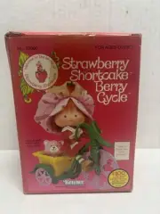 Vintage Kenner Strawberry Shortcake Berry Cycle With Original Box