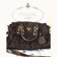 在飛比找Yahoo!奇摩拍賣優惠-9.5成新 專櫃近6萬 個人商品 PRADA 黑色尼龍抓皺可