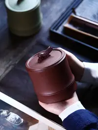 在飛比找Yahoo!奇摩拍賣優惠-家用紫砂茶葉罐小號名家全手工醒茶罐密封罐創意茶倉覓友罐