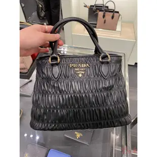 【美國outlet正品】 Prada  黑色燙金 經典款小羊皮真皮