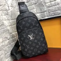 在飛比找蝦皮購物優惠-二手全新精品 Louis Vuitton 男包 胸包 腰包 