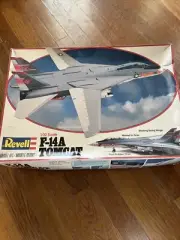 Revell F-14A TomCat Navy Fighter 1/32 Scale Model Kit #4712 1981 Parts Sealed