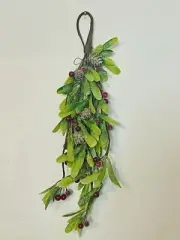 Merry Mistletoe Teardrop