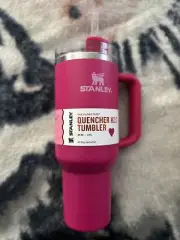 Stanley 40 oz The Quencher Tumbler Valentines Day Cosmo Pink