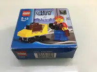 在飛比找Yahoo!奇摩拍賣優惠-二手樂高， LEGO 7567 旅行家 推車 公事包 相機