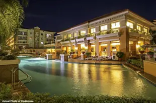 Beautiful Apartment with Balcony and Pool View