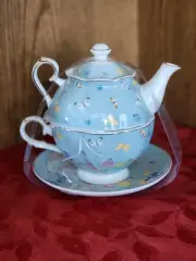 6242. NEW "GRACE TABLEWARE" SET TEAPOT/CUP BUTTERFLIES FINE PORCELAIN TEA FOR 1