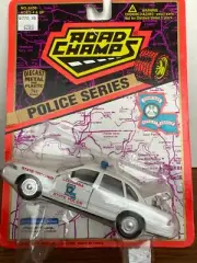 1/43 ROAD CHAMPS POLICE SERIES FORD CROWN VICTORIA LOUISANA STATE POLICE