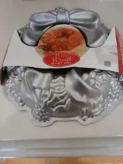 Nordic Ware Silver Christmas / Holiday Wreath Bundt Pan 2.1 Liters Brand New....