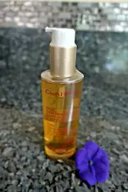 Clarins total cleansing oil with alpine golden gentian & lemon balm new