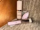 Doll 10 HydraLux Smoothing Foundation (Light-Medium) w/Blending Brush & Sponge