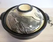 Japanese DONABE Earthen Pot Whale Design Banko ware 0.9L, 6-go Fot One Pottery
