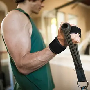 耐磨透氣運動手套 一雙入 護腕 護掌 防滑健身 單槓 槓鈴 啞鈴 (5.4折)