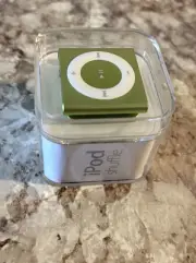 Apple iPod Shuffle 2GB 4th Generation Lime Green Vintage Model A1373 NEW SEALED