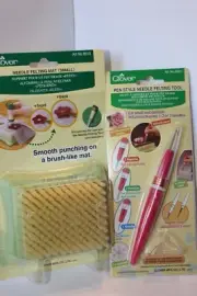 Clover Needle Felding Mat and Needle Pen New in Box Mint Condition