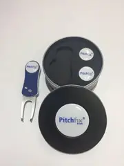 Pitchfix Divot Tool Round Tin with 3 markers, ROYAL