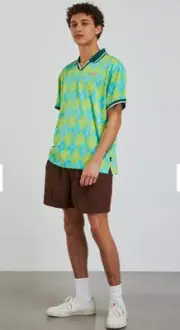 Men’s Urban Outfitters Reggie Soccer Jersey NWT Large Geometric Polo Green Yello