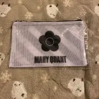在飛比找蝦皮購物優惠-Mary Quant 拉鍊化妝包