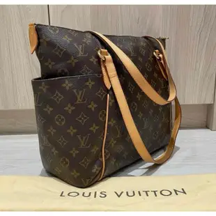 LV 🔅Louis Vuitton M56689新經典雙口袋拉鍊肩背包 天心包