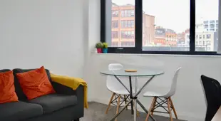 Spacious Studio Apartment in Manchester Centre