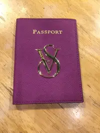 在飛比找Yahoo!奇摩拍賣優惠-維多利亞的秘密 全新 超美護照夾/套